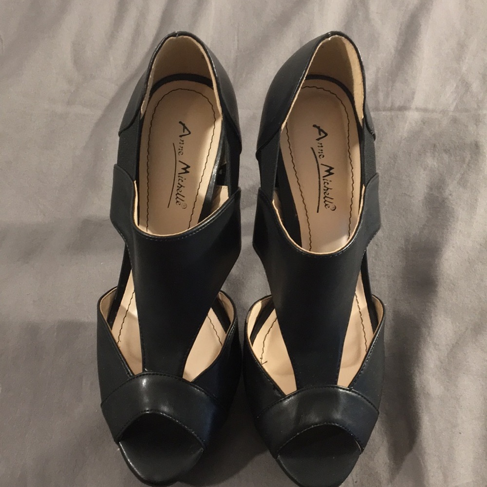 Anne Michelle platform heels black